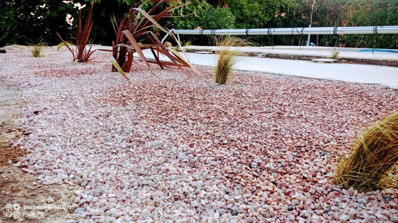 Offrez-Vous Un Sejour Dans Notre Gite A Entressen Une Grande Piscine Pour Se Rafraichir ,Un Espace De Jeux Pour Enfants Pour Des Heures De Divertissement Un Terrain De Petanque Pour Des Parties Endiablees מראה חיצוני תמונה